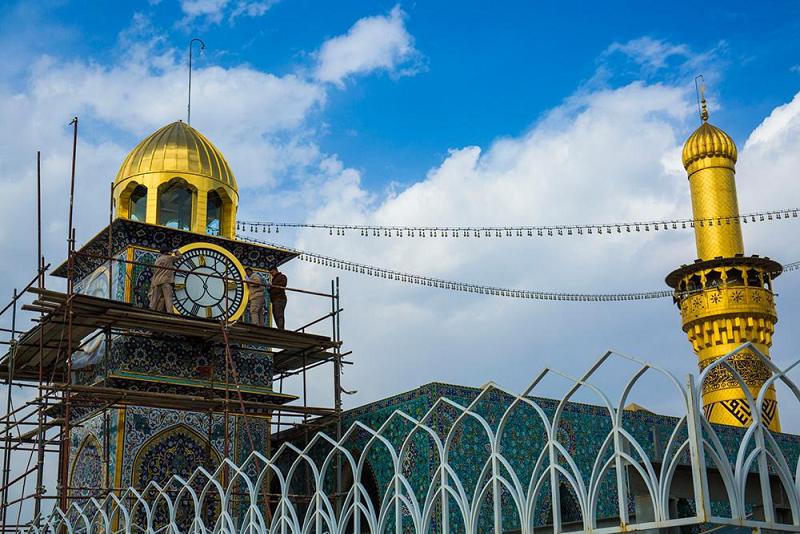 بالصور: المباشرة بتركيب ساعة برج العتبة العباسيّة المقدّسة وتشغيلها مطلع الشهر القادم..