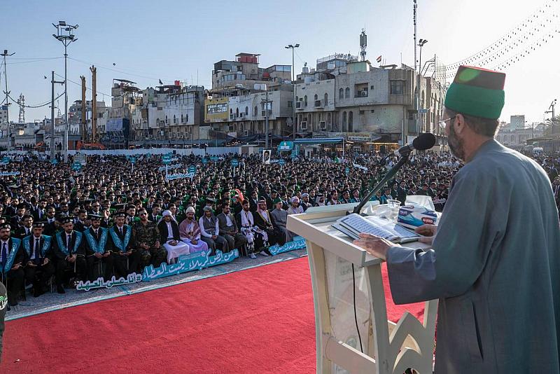 طلبة الجامعات العراقية يؤدّون مراسم زيارة مرقد أبي الفضل العباس (عليه السلام)