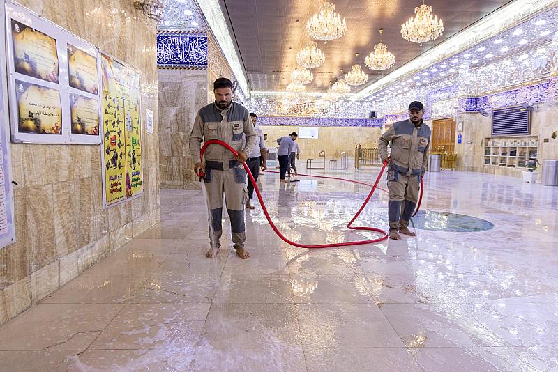 تنفيذ حملة لتنظيف وتبديل السجاد في مقام الإمام المهدي (عجّل الله فرجه الشريف)