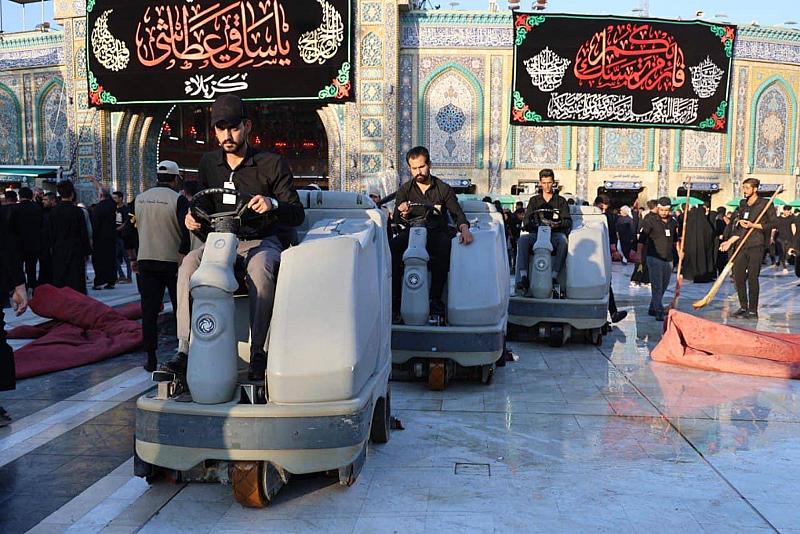قسم بين الحرمين يباشر بحملة تنظيف واسعة بعد انتهاء زيارة عاشوراء