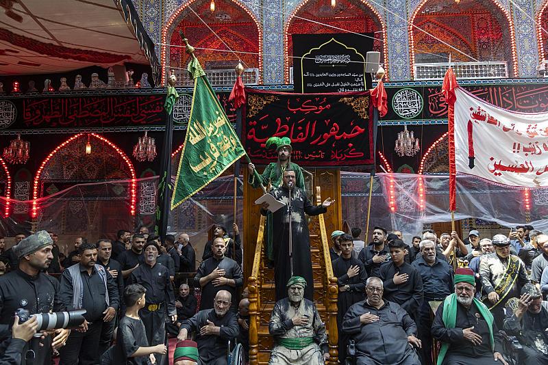 مواكب العزاء تستذكر في التاسع من شهر المحرم شهادة عبدالله الرضيع بن الحسين (عليهما السلام)