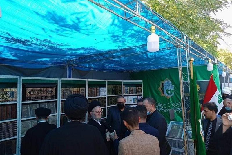 فضلاء من الحوزة العلمية يشيدون بجناح قسم الشؤون الفكرية والثقافية في محطة فتية الكفيل