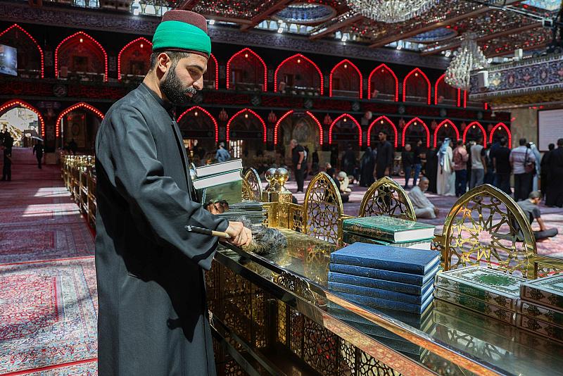 شعبة السادة الخدم تنفذ حملة لتنظيف صحن مرقد أبي الفضل العباس (عليه السلام)