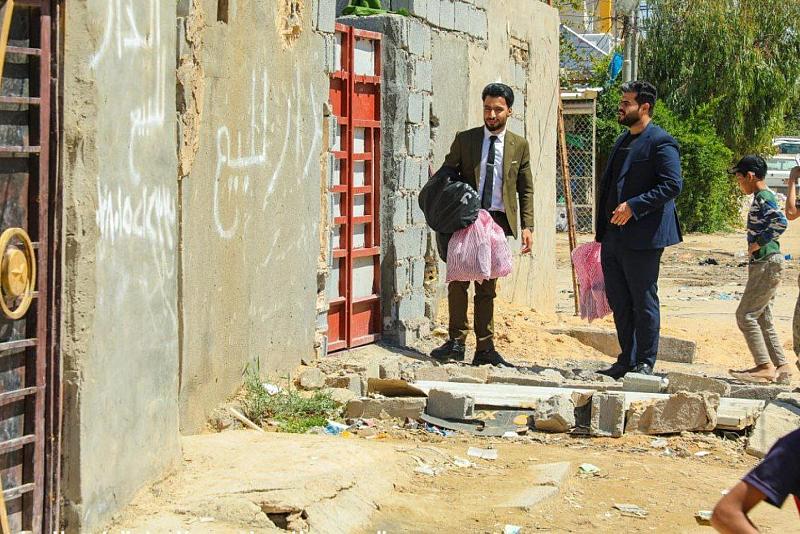 جامعة العميد تنظم مبادرة لتوزيع كسوة العيد على العوائل المتعففة في كربلاء