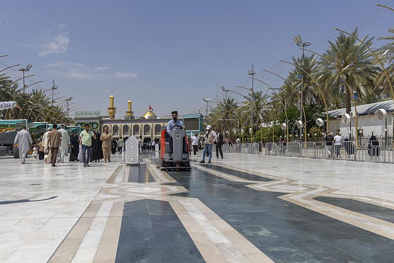 ضمن أعماله اليومية.. قسم بين الحرمين ينفّذ حملة لتنظيف الساحة الوسطية