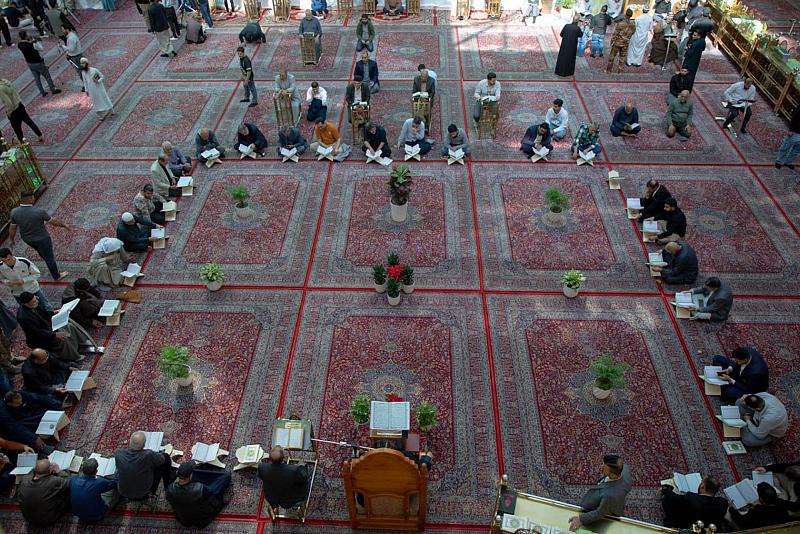 المجمع العلمي يقيم ختمة قرآنية تعليمية لزائري مرقد أبي الفضل العباس (عليه السلام)