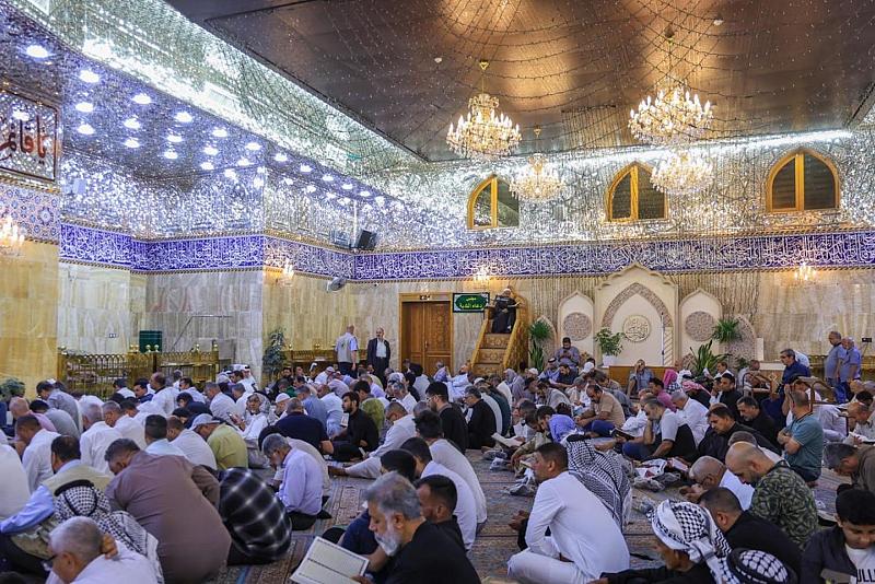 المجمَع العلمي يحيي أعمال يوم عرفة في مقام الإمام المهدي (عجّل الله فَرَجه)
