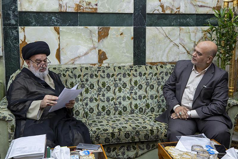 سماحة السيد الصافي يدعو إلى توثيق الأفكار والأحداث لحماية الإرث العراقي من الاندثار بغية نقله سليمًا للأجيال القادمة