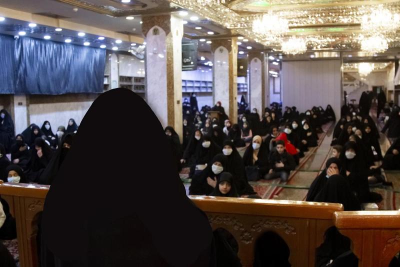مجلس عزاءٍ نسويّ في صحن أبي الفضل العبّاس (عليه السلام)