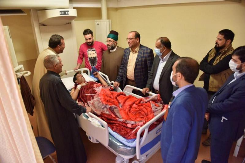 فور وصولهم لمستشفى الكفيل: وفدٌ من العتبة العبّاسية المقدّسة يزور جرحى سوريا ويوصي بتقديم أفضل الخدمات لهم