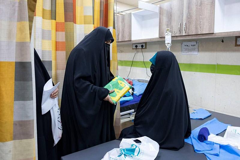 شعبة فاطمة بنت أسد (عليها السلام) تنظّم برنامج (فهو يشفين) لزيارة مريضات الأورام
