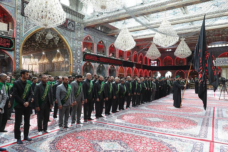 خَدَمة العتبة العبّاسية يؤدّون مراسيم الممارسة العبادية