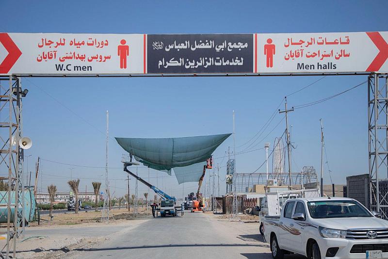 قسم الصيانة يشرع بأعمال نشر قماش الساران على طريق (كربلاء-النجف)