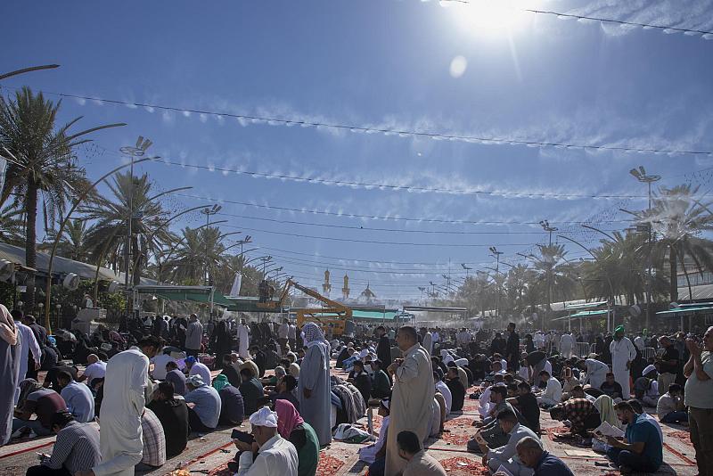 مرشات الرذاذ في منطقة بين الحرمين الشريفين تسهم في خفض درجات الحرارة
