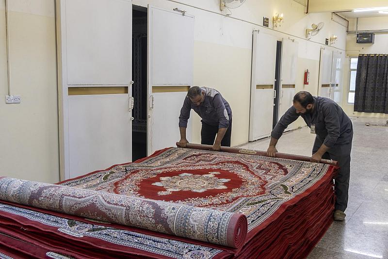 قسم المخازن يغطّي احتياجات العتبة العباسية المقدسة من السجاد والمفروشات