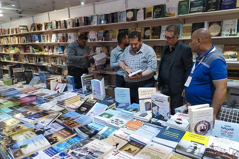 وفد متحف الكفيل يزور معرض بغداد الدولي لإثراء مكتبته بالمصادر المتخصّصة بالمتاحف والآثار