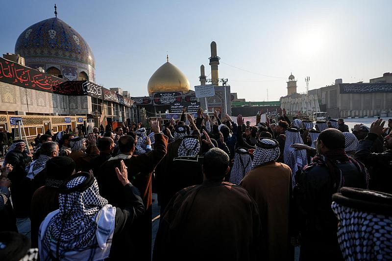 جموع المؤمنين تحيي ذكرى شهادة الإمام علي الهادي (عليه السلام) في سامراء