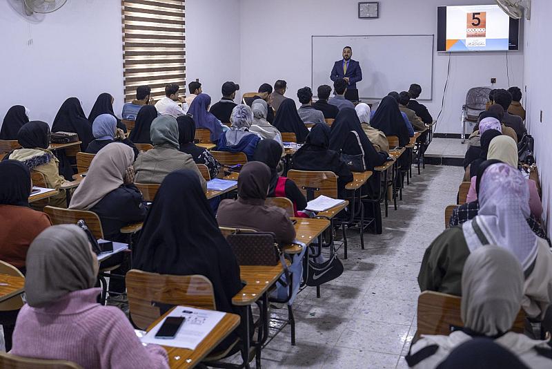 قسم العلاقات العامة يقيم ورشة تنموية لعدد من طلبة جامعة القادسية
