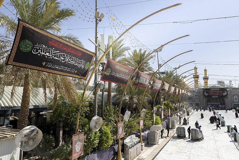 قسم بين الحرمين ينشر لافتات الحزن والعزاء بذكرى شهادة النبي الأكرم (صلى الله عليه وآله)