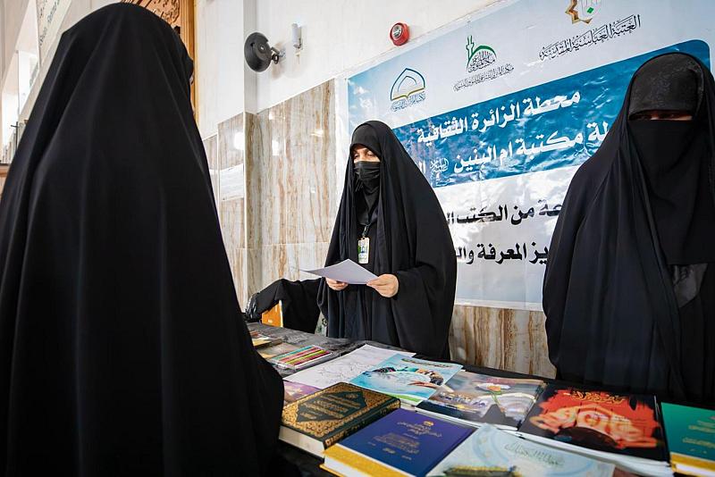 مكتبة أم البنين (عليها السلام) تطلق برامجها الثقافية ضمن محطات الخدمة النسوية لزائرات الأربعين