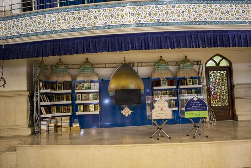 جناحُ العتبة العبّاسية المقدّسة يضعُ لمساتِه النهائيّة قُبيل المشاركة في معرض طهران الدوليّ للكتاب