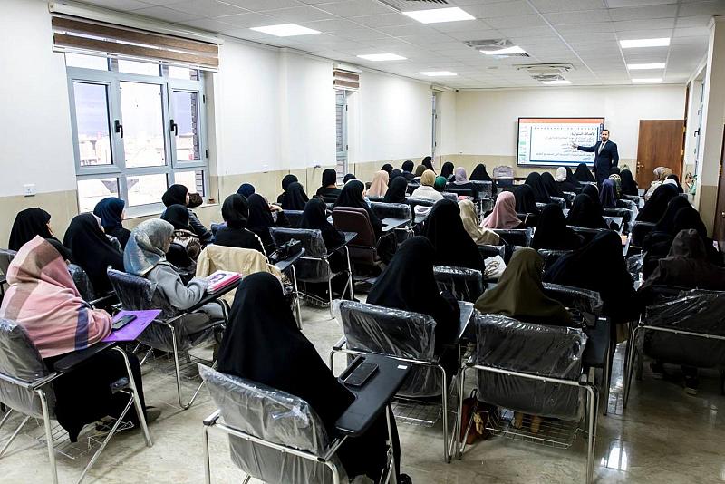 قسم التطوير ينظّم ورشة عن التعليم الأخضر لعددٍ من طالبات جامعة العميد