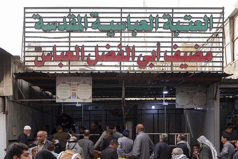 في ليلة الجمعة.. قسم المضيف يقدّم نحو 6 آلاف وجبة إفطارٍ للزائرين
