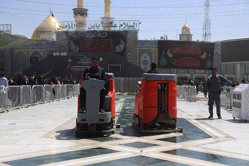 بعد انتهاء زيارة الأربعين.. قسم بين الحرمين الشريفين يباشر حملة تنظيف واسعة للساحة الوسطية