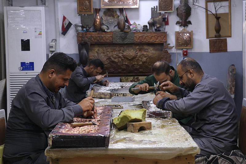 قسم صناعة الشبابيك يباشر بأعمال واجهة شبّاك في صحن مرقد أبي الفضل العباس (عليه السلام) بقاطع النساء