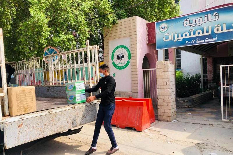 جامعةُ العميد تواصلُ توزيع المستلزمات الوقائيّة والمعقّمة لمديريّات التربية في المحافظات وتصل الى النجف وبابل