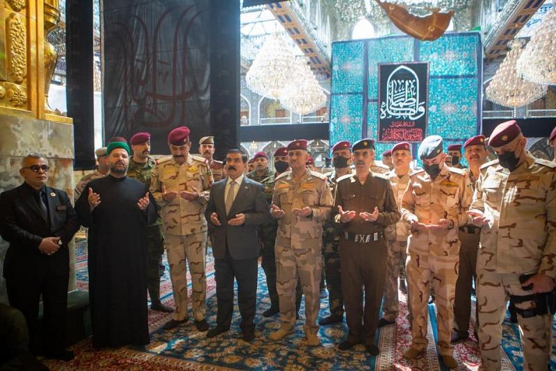 وزيرُ الدفاعِ العراقيِّ يزورُ مرقدَ أبي الفضلِ العَبَّاسِ ( عليه السَّلامُ )