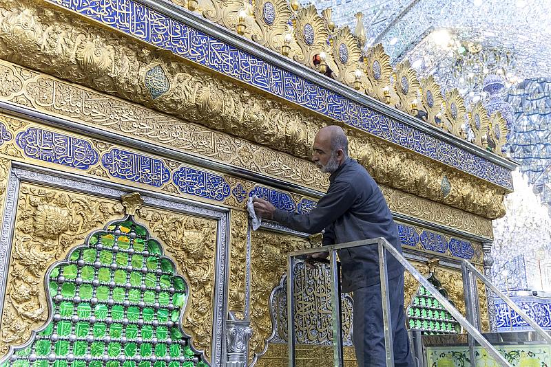 قسم صناعة الشبابيك ينفذ أعمال الإدامة الدورية لشباك مرقد أبي الفضل العباس (عليه السلام)