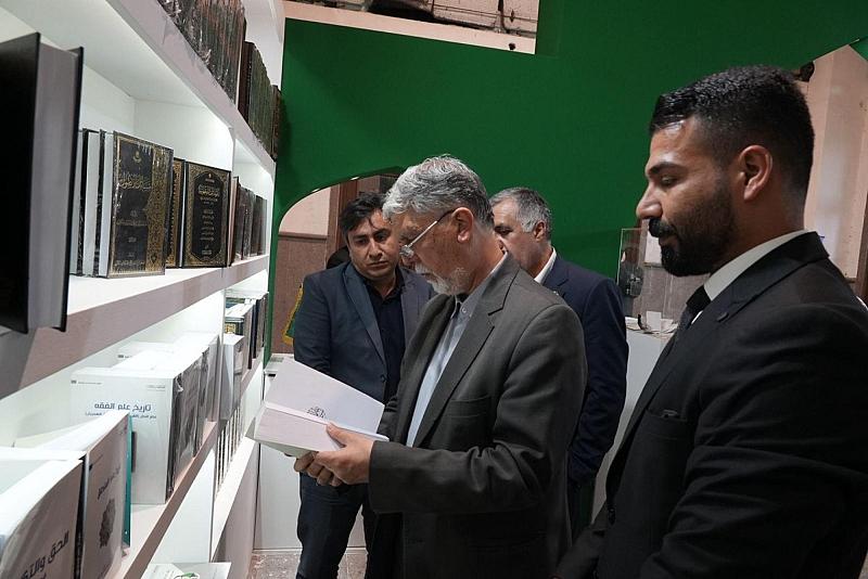وزير الثقافة الإيراني يشيد بجناح العتبة العبّاسية المقدّسة في معرض طهران الدولي للكتاب