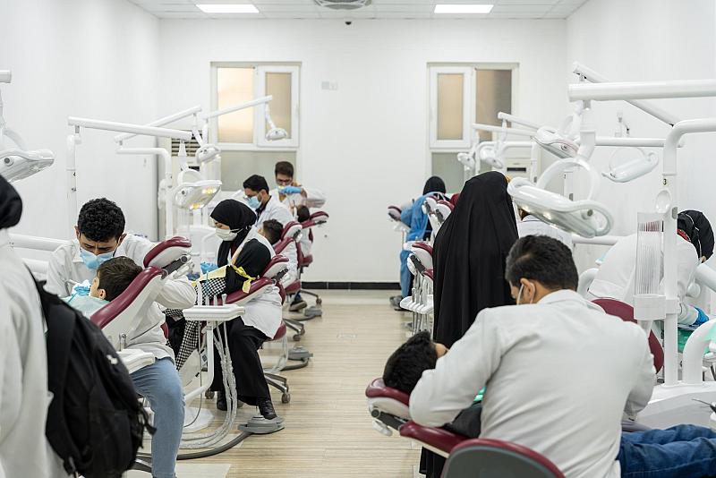 عيادات جامعة الكفيل التعليمية تقدم خدمات مجانية في طب الأسنان