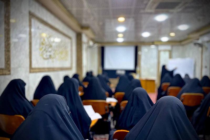 شعبة التوجيه الديني النسوي تواصل تقديم دورة تعليم اللّغة الفارسيّة لملاكاتها