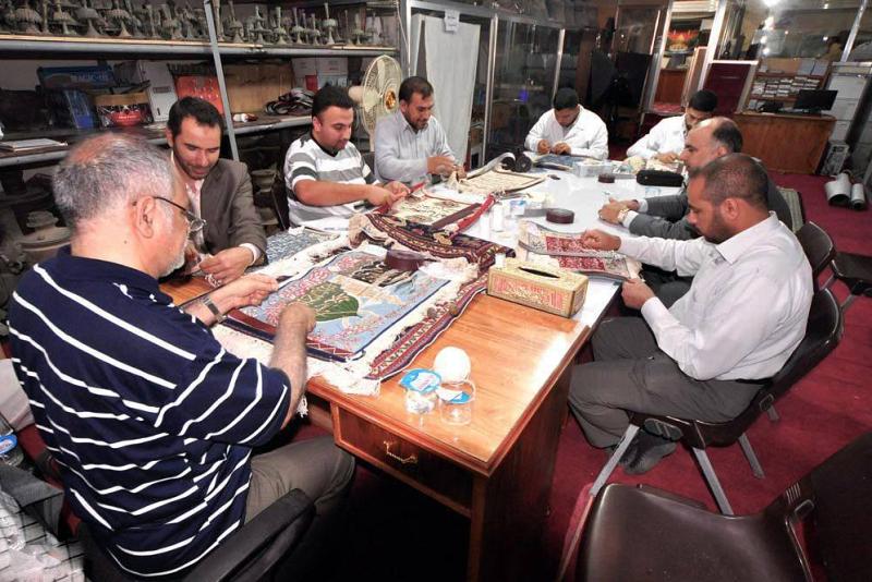متحف الكفيل للنفائس والمخطوطات يعزز من خبرات ملاكاته بدورة عاشرة لصيانة السجاد والمنسوجات النفيسة ..