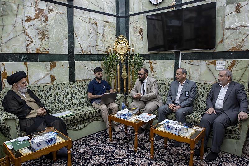 أثناء استقباله فريق مجلة (أثر).. سماحة السيد الصافي يؤكد دعم أي إبداع يسهم في تنويع طرائق إيصال المعلومة إلى المتلقي
