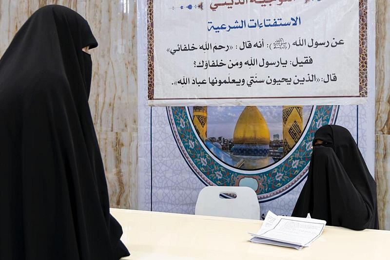 مدرسة فدك الزهراء (عليها السلام) الدينية تقدّم برامجها التبليغية لزائرات الأربعين