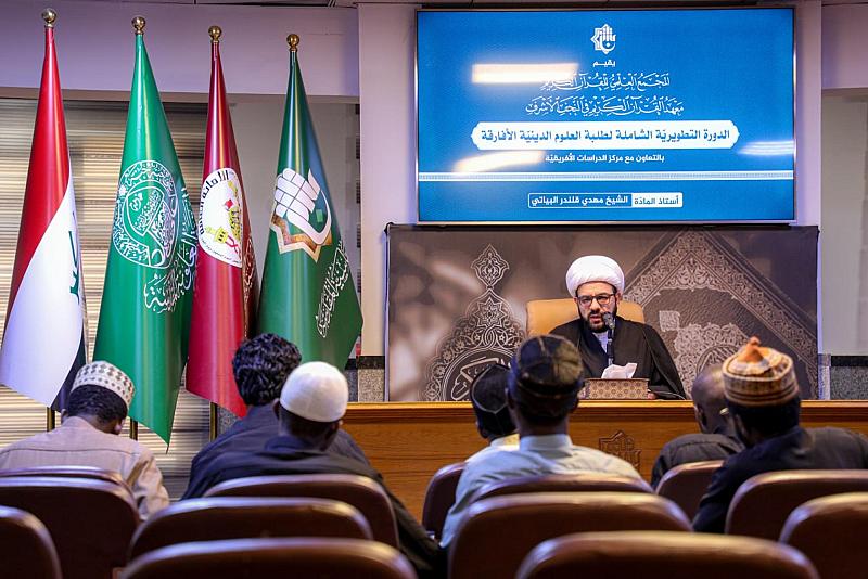 المجمع العلمي يحتفي بتخرج عدد من طلبة العلوم الدينية الأفارقة المشاركين في دورته التطويرية