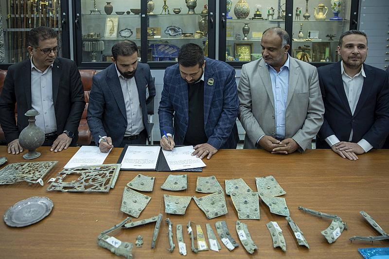 متحف الكفيل يسلّم الوجبة الرابعة من القطع المتحفية الخاصة بالعتبة الكاظمية المقدسة