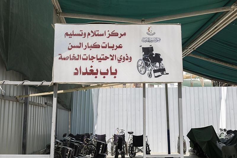 قسم الشؤون الخدمية يوفر أكثر من 250 عربة نقل لكبار السن وذوي الاحتياجات الخاصة