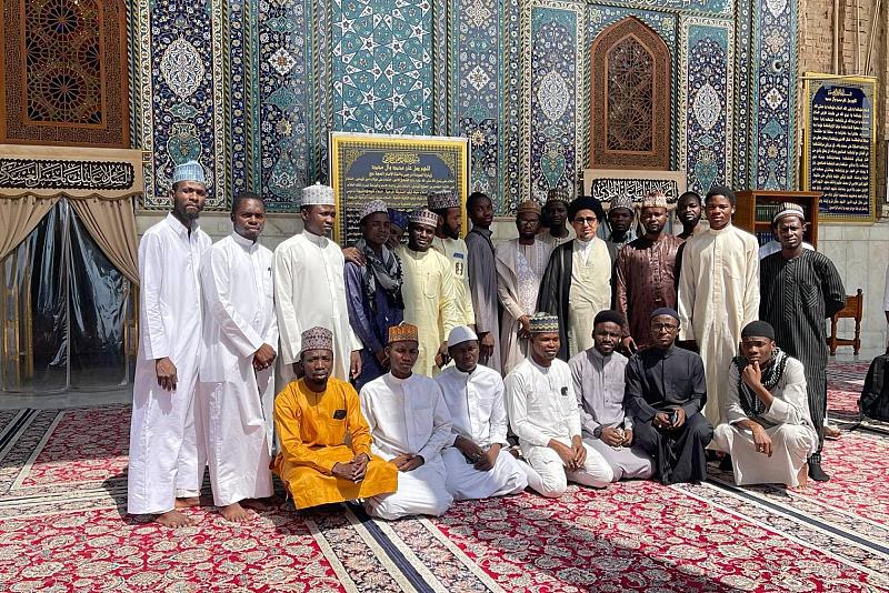 العتبة العباسية تنظم زيارة للجاليات الإفريقية إلى مدينة سامراء