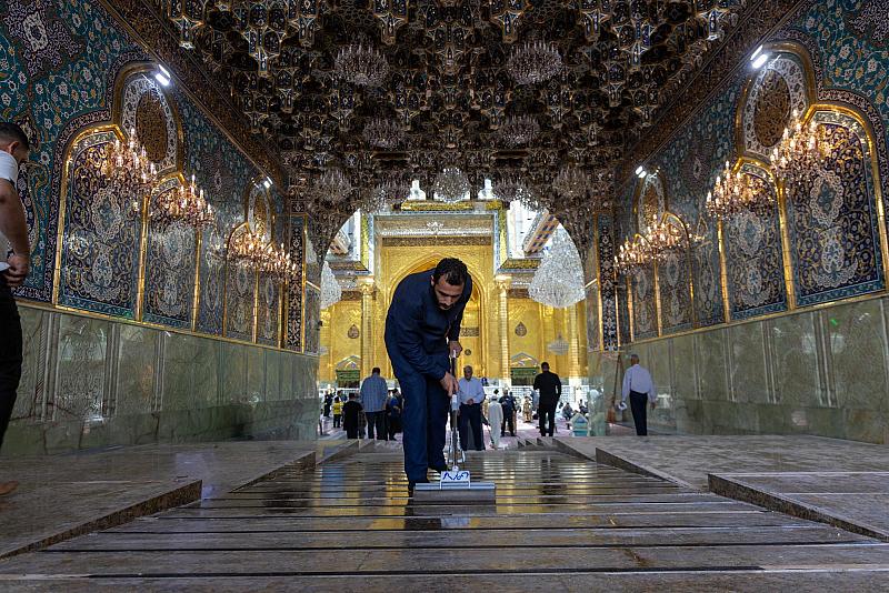 قسم رعاية الصحن الشريف ينفذ حملة تنظيف بعد انتهاء شهري المحرم الحرام وصفر الخير