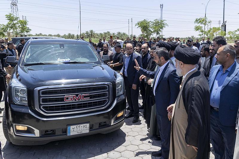 بحضور المتولي الشرعي.. خدمة العتبة العباسية المقدسة يستقبلون جثمان المرجع الفياض (رضوان الله عليه) في مجمع الشيخ الكليني