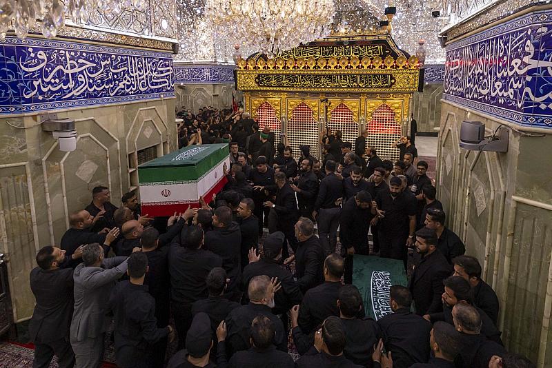 العتبة العباسية المقدسة تشهد مراسم تشييع جثامين عائلة السيد الشهيد علي الخامنئي (رضوان الله عليه)