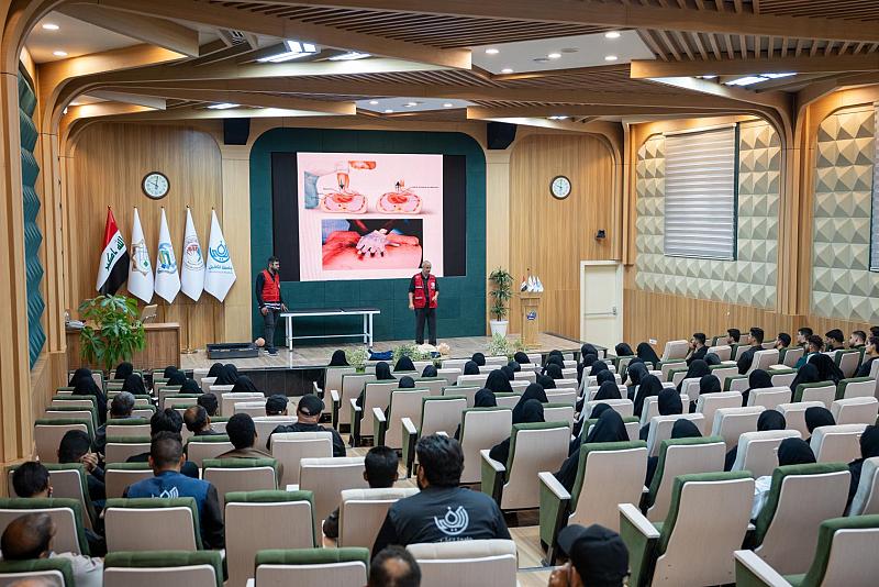 جامعة الكفيل والهلال الأحمر يعززان جاهزية متطوعي موكب الجامعة استعدادًا لزيارة الأربعين