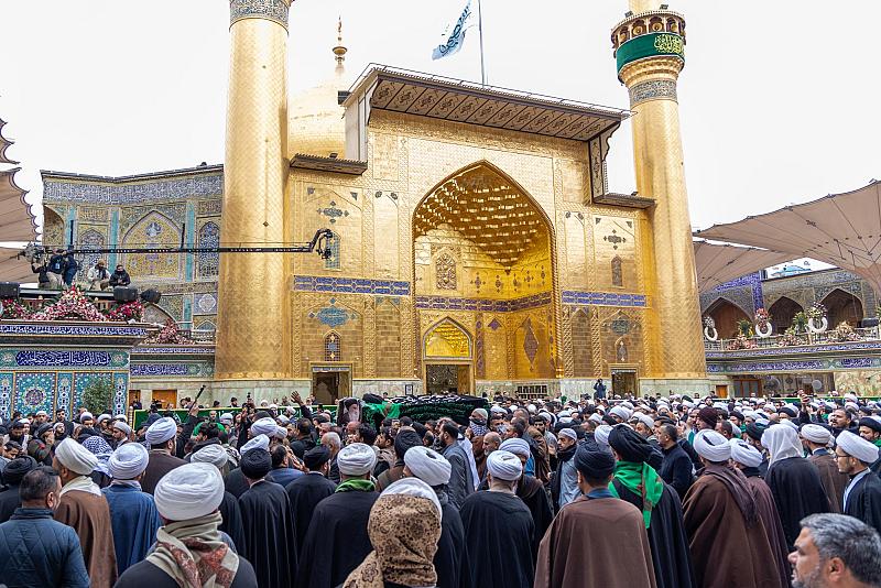 سماحة السيد الصافي يشارك في مراسم تشييع جثمان آية الله السيد هادي السيستاني في النجف