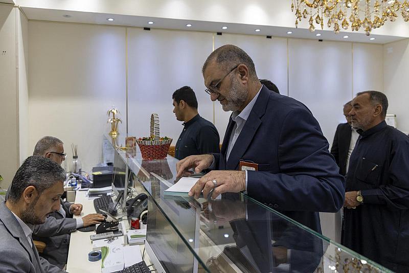 قسم الشعائر يشارك في حملة إغاثة الشعبين الإيراني واللبناني عبر منافذ العتبة العباسية المقدسة