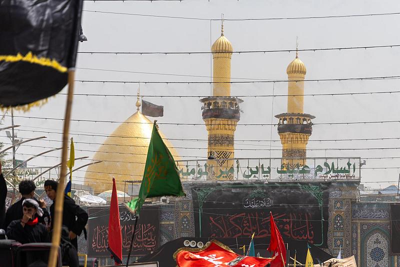 لتخفيف درجات الحرارة.. قسم بين الحرمين يواصل تشغيل مرشات الرذاذ خدمة لزائري الأربعين