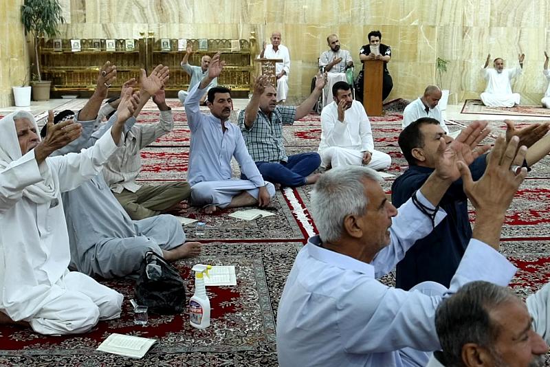 بأجواء عبادية.. قسم المقام الشريف ينظم مراسم قراءة دعاء الندبة